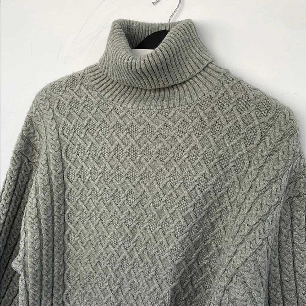 Truth by Republic Chunky Knit Turtleneck Sweater with Cable Pattern Small